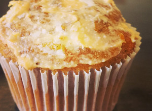 Una foto de CupCakes de zanahoria con piña
