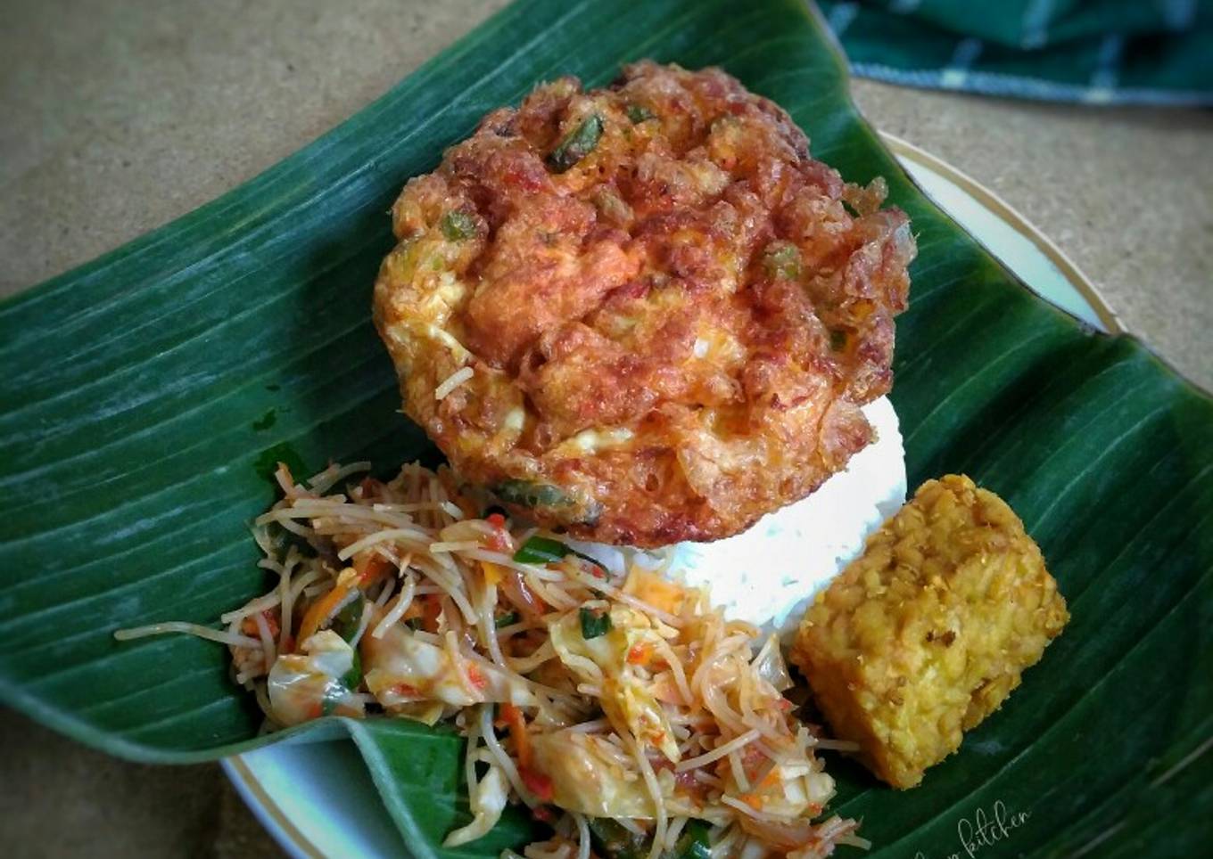 Nasi Campur Warteg (telur dadar pedas+tumis bihun tongkol)