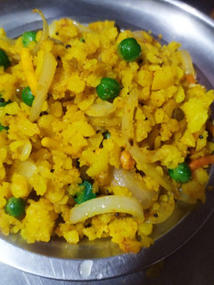 कांदा मटर पोहा (kandha matar poha recipe in Hindi) रेसिपी मुख्य फोटो
