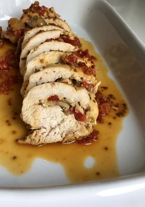 Una foto de Pechuga de pollo rellena de hongos