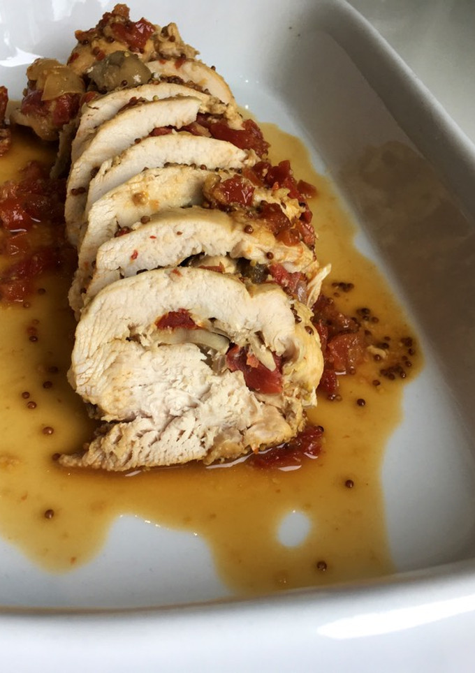 Una foto de Pechuga de pollo rellena de hongos