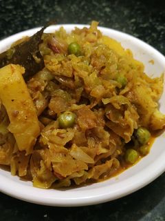 বাঁধাকপির তরকারি (badhakopirtarkari recipe in Bengali) রেসিপির প্রধান ছবি