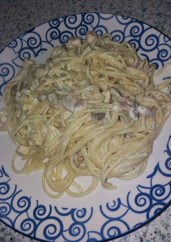Una foto de Espaguetis a la "carbonara" 🍝