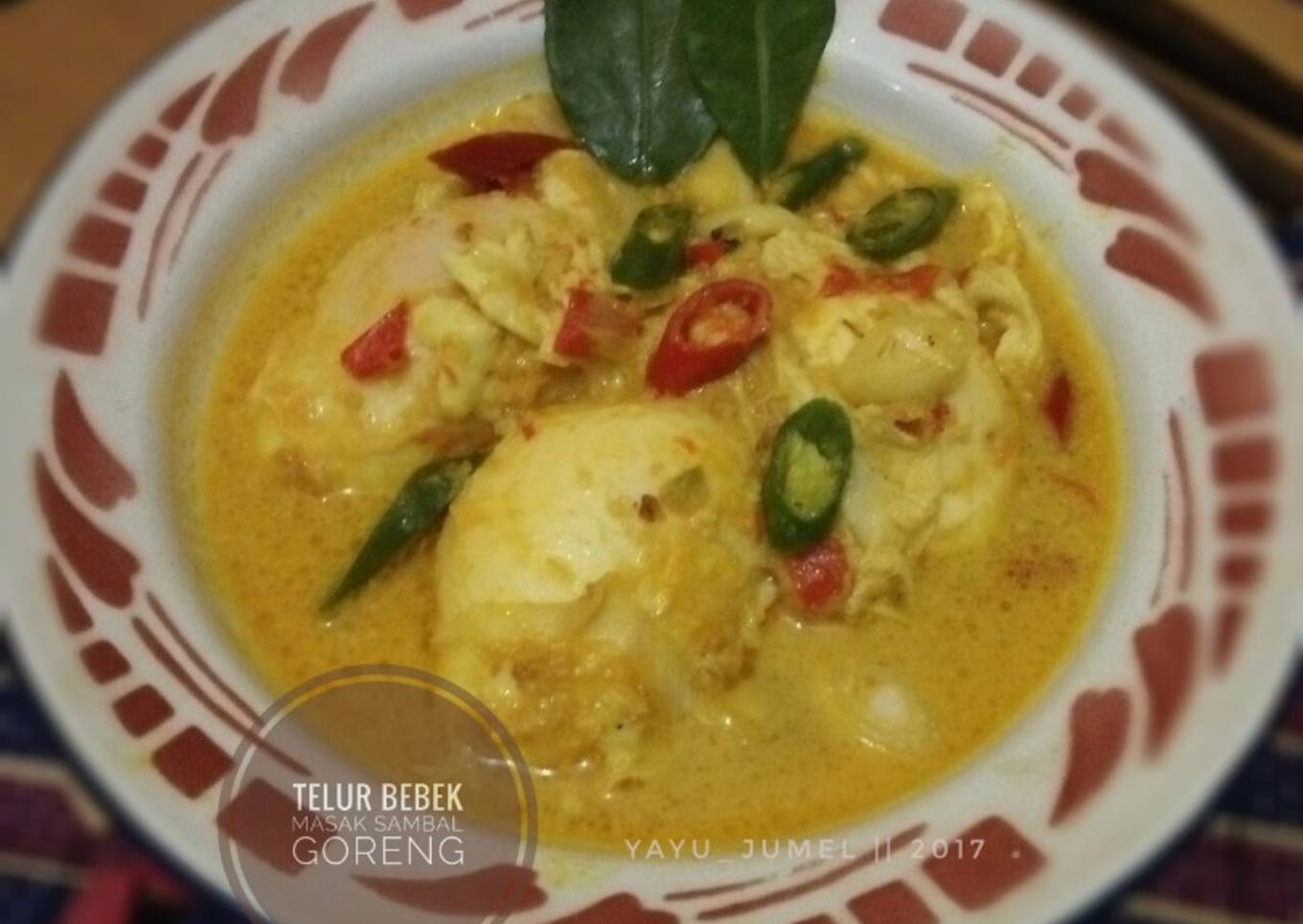 Telur bebek masak sambal goreng (#pr_recookmasakanberkuah)