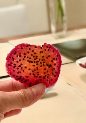 A picture of Dragonfruit chips.