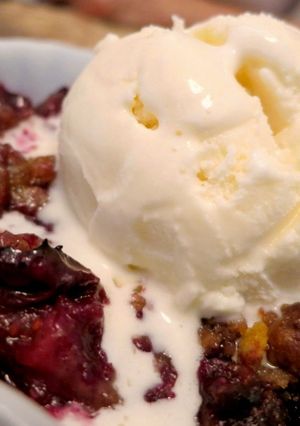 A picture of Easy Berry Crumble/ Crisp/ Cobbler-Type Thing with Cereal Streusel Topping.