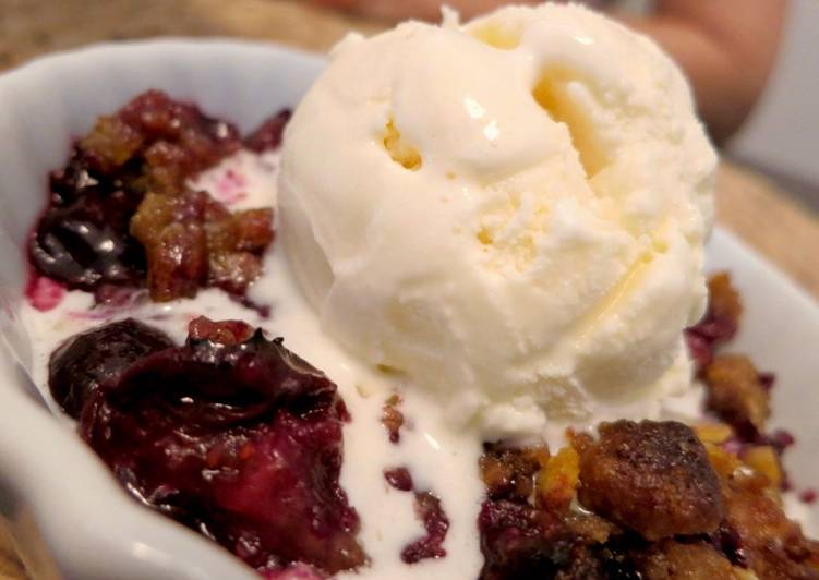 How to Prepare Any-night-of-the-week Easy Berry Crumble/ Crisp/ Cobbler-Type Thing with Cereal Streusel Topping