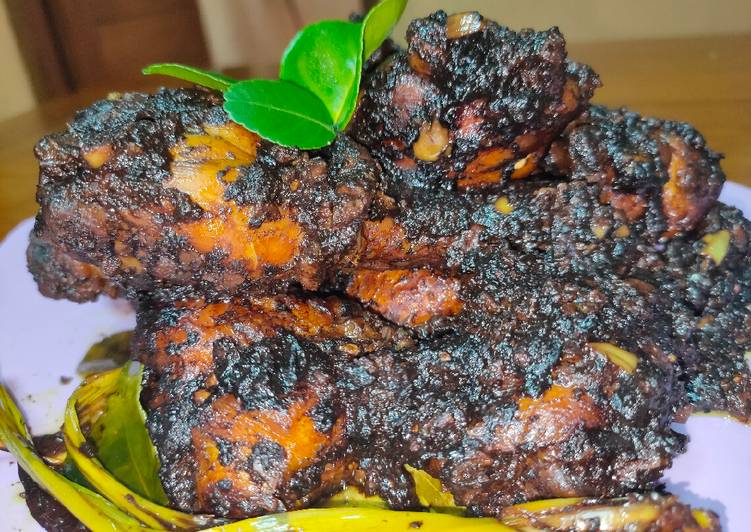 Bumbu meracik 70. Ayam Hitam Bumbu Kluwak Anti Gagal