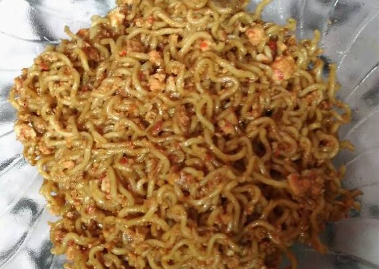 Bagaimana Membuat Mie Goreng pedas yang Lezat Sekali