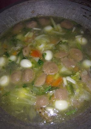 Foto resep Sayur SOP bakso dan telur puyuh..