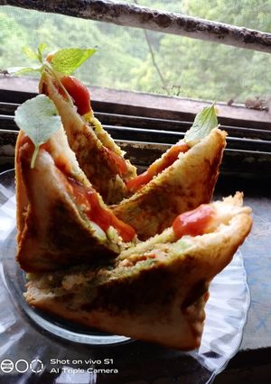 A picture of Veggie paneer sandwich.