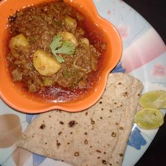 A picture of Qeema Alu..(Gravy).