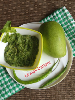 कच्चे आम और पुदीना की चटनी(KACHHE AAM AUR PUDEENA KI CHUTNEY RECIPE IN HINDI) रेसिपी मुख्य फोटो