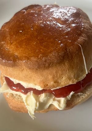 A picture of Devonshire Scones.