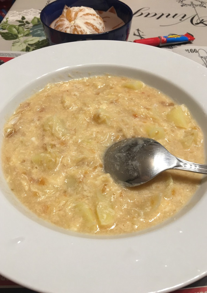 Una foto de Sopa de fideos con patatas y huevo