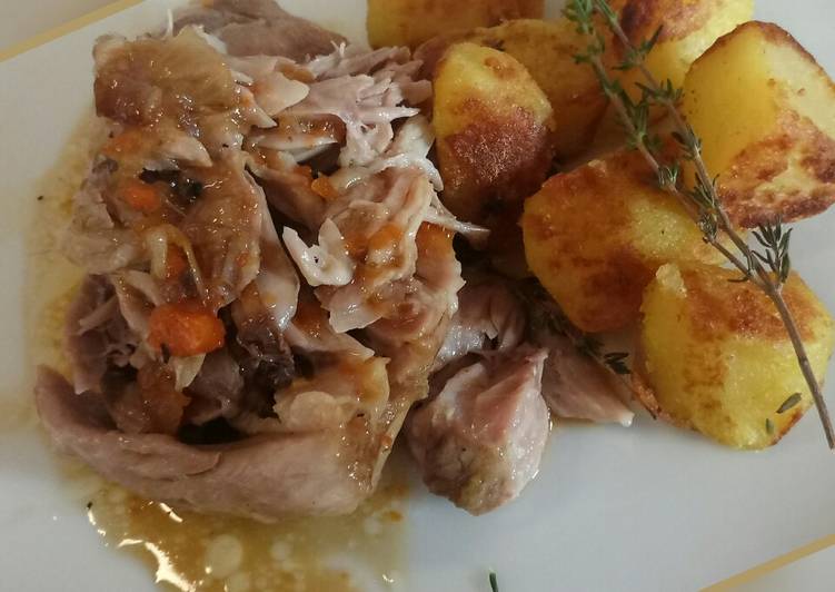 Stinco di maiale slow cooked pork hock