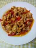 Muslo corto de pollo al wok con verduras y mostaza