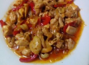 Una foto de Muslo corto de pollo al wok con verduras y mostaza