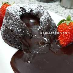 รูปของ Chocolate molten lava cake (eggless / no telur)