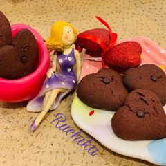 A picture of Heart shaped chocolate cookies.
