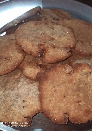 मीठी खस्ता पूरी (meethi khasta poori recipe in Hindi) रेसिपी मुख्य फोटो