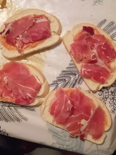 Una foto de Tumaca con jamón