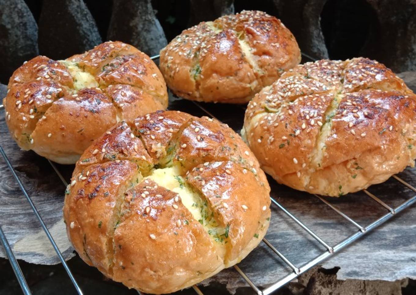 Korean Cheddar cheese garlic bread