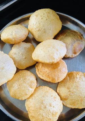 લોચા પૂરી (Locha Poori Recipe In Gujarati) રેસીપી મુખ્ય ફોટો