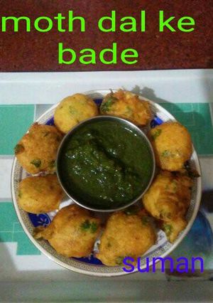 A picture of Moth ki dal ke pokode (bade).