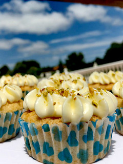 Foto principal de Cupcakes de pistachos, mermelada de naranja y crema de queso