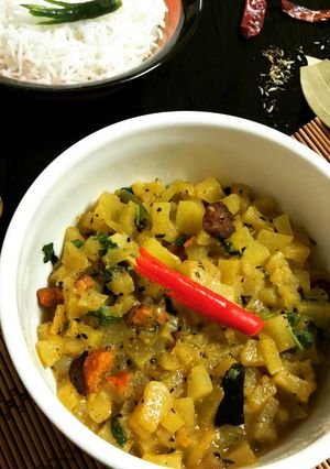 A picture of Pepe Shukto (Raw Papaya Curry).