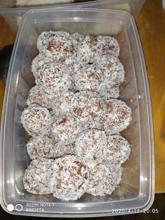 Gluténmentes, tojásmentes kókuszgolyó recept fotója
