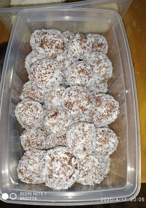 Gluténmentes, tojásmentes kókuszgolyó recept fotója