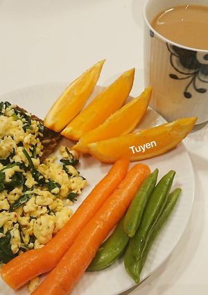 Hình của món Trứng chiên với rau Spinach.
