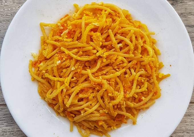 Спагетти с яйцом и сыром на сковороде: рецепт с фото