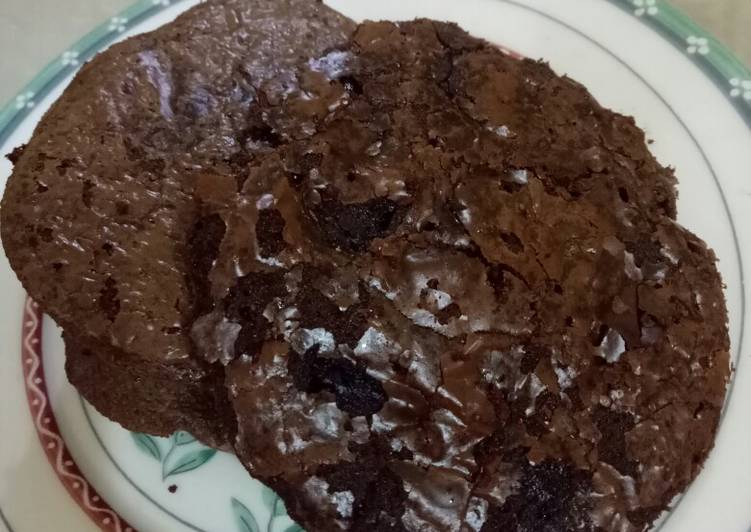 Fudgy and Chewy Chocolate Cookies