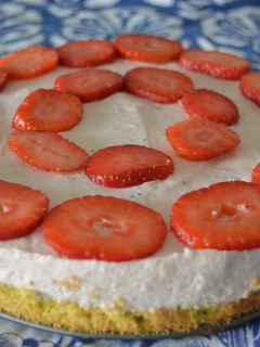 Una foto de Tarta de mousse de fresas