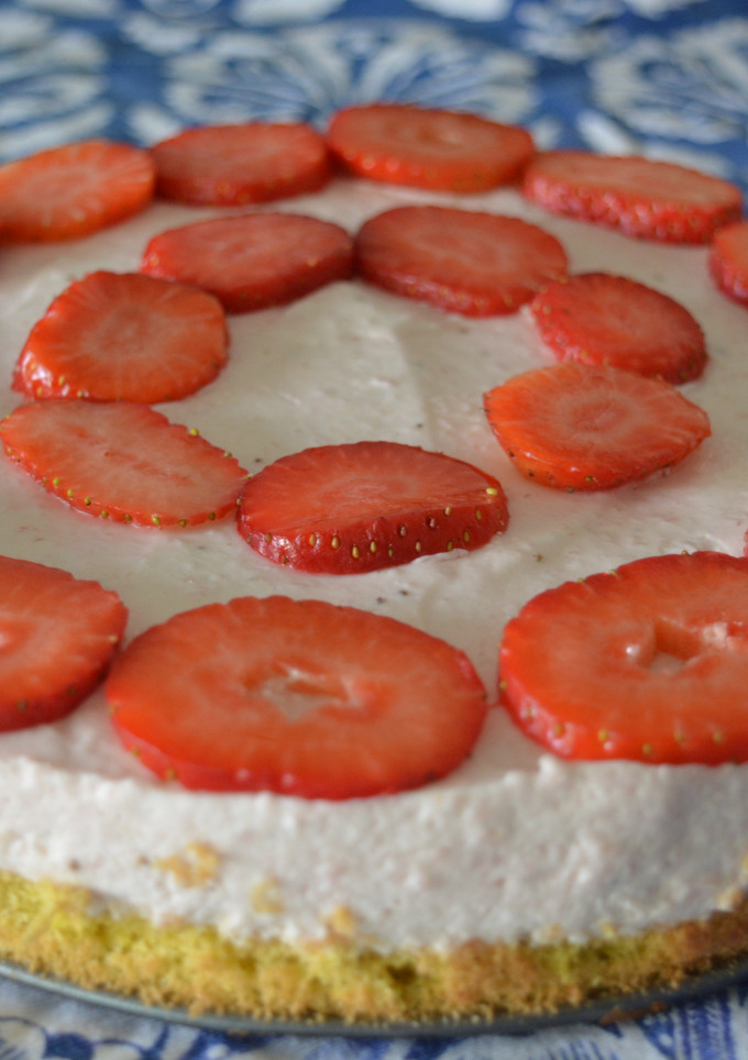 Una foto de Tarta de mousse de fresas
