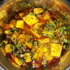 A picture of Matar paneer.