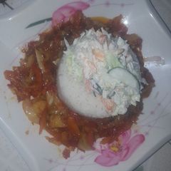 A picture of Rice and stew wif coleslow.