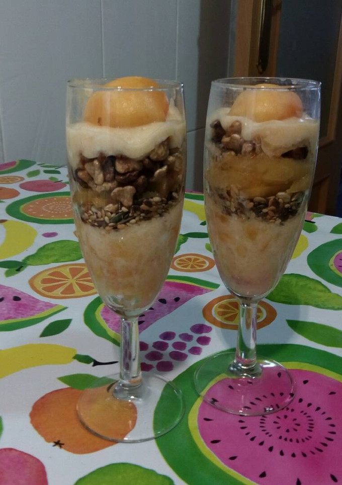 Una foto de Parfait de albaricoque y yogur natural