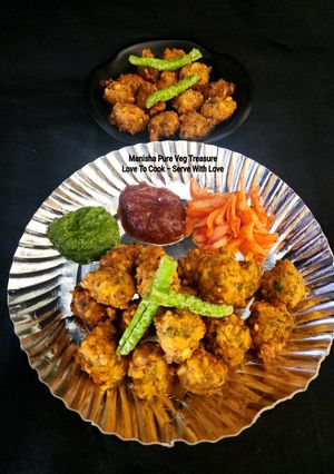 A picture of Green Moong dal Pakoda - Mumbai Street Food.