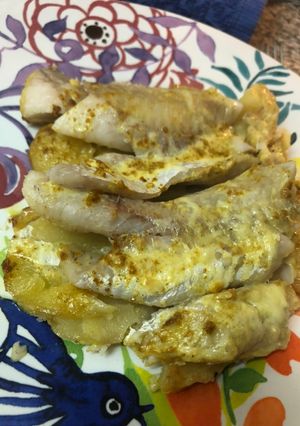 Una foto de Pescado a laCrema sobre colchón de papas