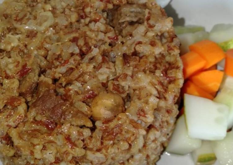 Langkah Mudah untuk Membuat Nasi Merah Kebuli Daging Sapi simpel yang Bikin Ngiler