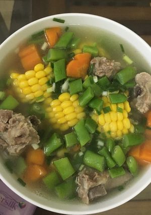Hình của món Canh sườn ngũ sắc.