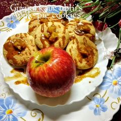 A picture of Apple pie cookies 🍎🫓.