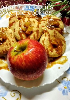 A picture of Apple pie cookies 🍎🫓.