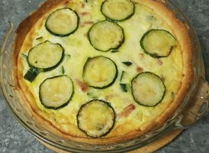 Foto principal de Quiche de calabacín, puerro y bacon