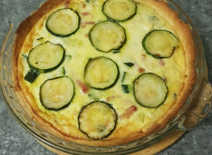 Foto principal de Quiche de calabacín, puerro y bacon