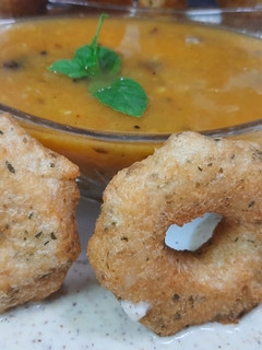 मेथी बड़ा और सांबर (methi vada and sambar recipe in Hindi) रेसिपी मुख्य फोटो